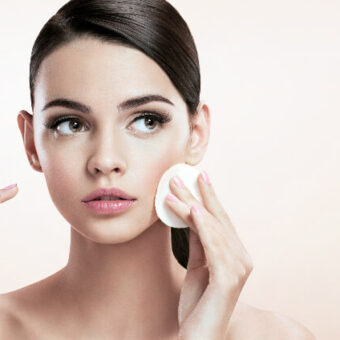 Jak efektywnie dbać o swoją skórę twarzy i polepszyć jej stan?